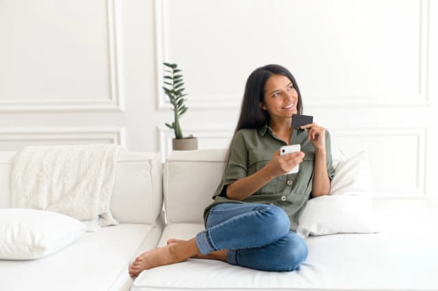 Credit Card Cash Advance vs. Payday Loan: Which Actually Costs More?