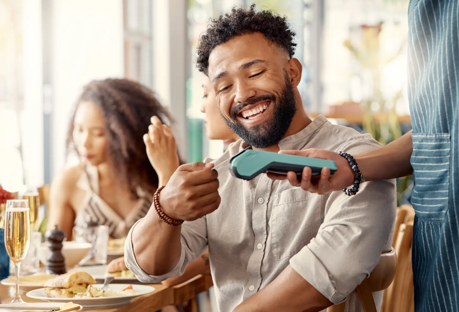 man-using-his-credit-credit-card-in-a-restaurant