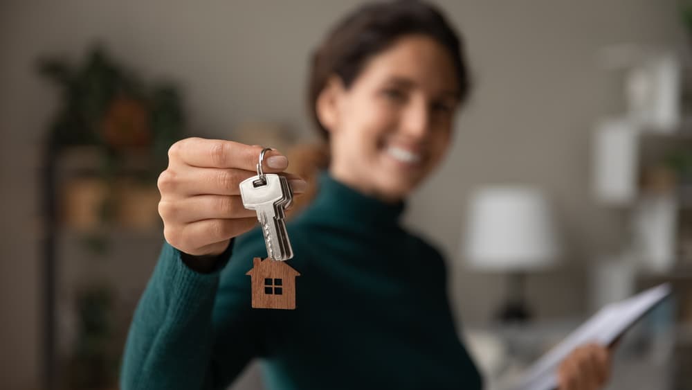 getting the keys to new apartment